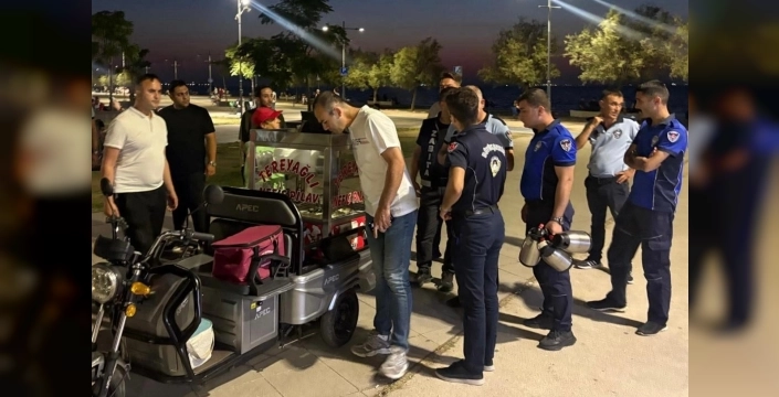İzmir'de izinsiz seyyar satışlara ortak denetim uygulandı