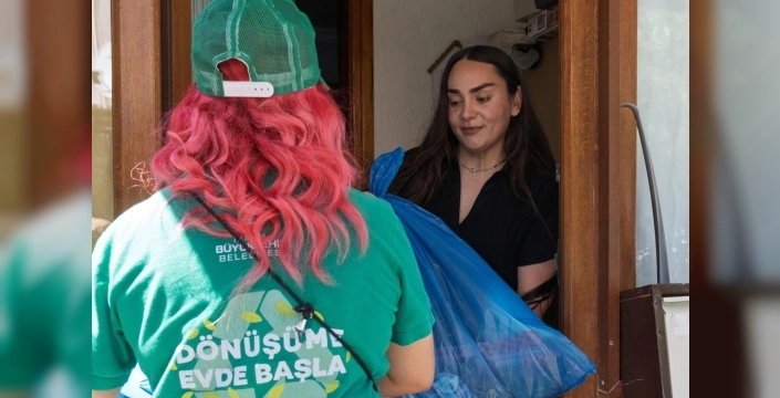 İzmir'de kapıdan kapıya geri dönüşüm uygulaması başladı