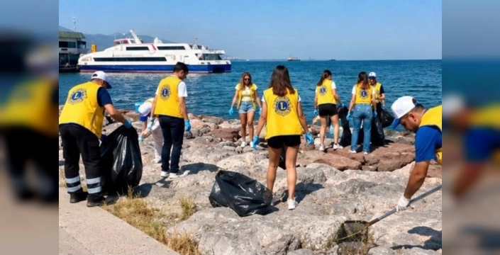 İzmir Körfezi'nde çevre bilinci için ortak temizlik seferberliği