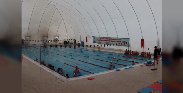 İzmit Belediyesi, 8 yılda 25 bin çocuğa yüzme öğretti