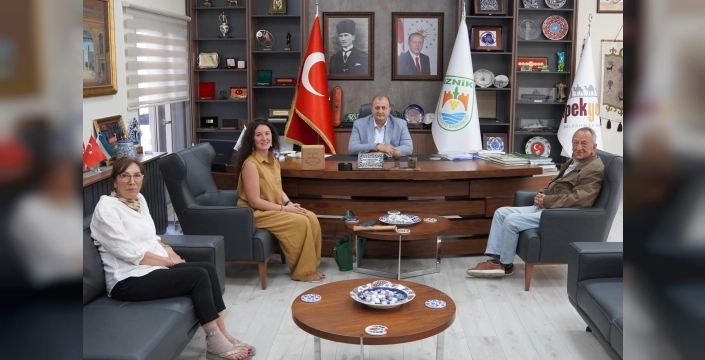 İznik'in Altın Madalyalı Balı, Başkan Usta'nın Makamına Taşıdı