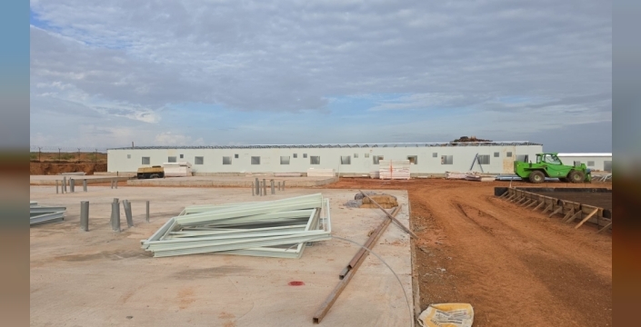 Karmod, Nijer'de altın madeni sahasına prefabrik işçi kampı kuruyor