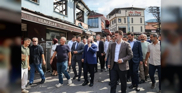 Kayhan Çarşısı'nda yangın yaraları sarılıyor: Vali ve milletvekillerinden destek mesajı