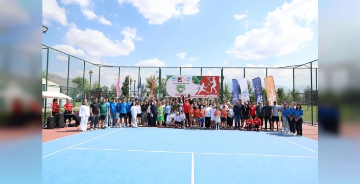 Kayseri'de kortlarda 15 Temmuz ruhu: Tenis turnuvası şampiyonları belli oldu