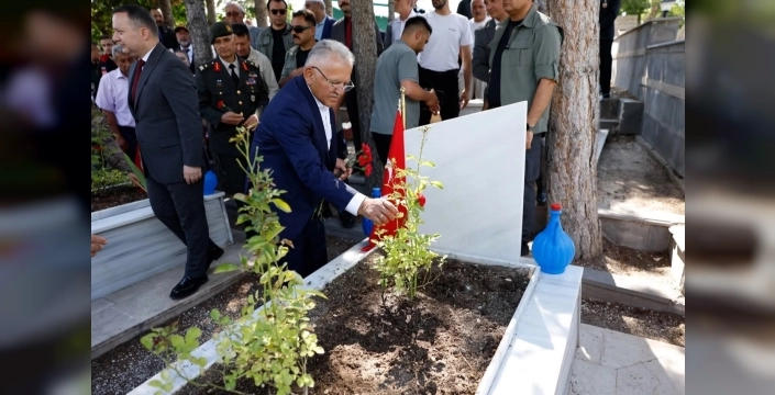 Kayseri protokolünden 15 Temmuz şehitlerine vefa ziyareti