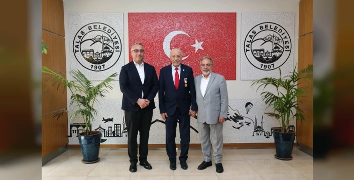 Kıbrıs gazisi Öksüzoğlu'ndan Talas Belediye Başkanı Yalçın'a tarihi ziyaret: Kültürel miras emanet edildi
