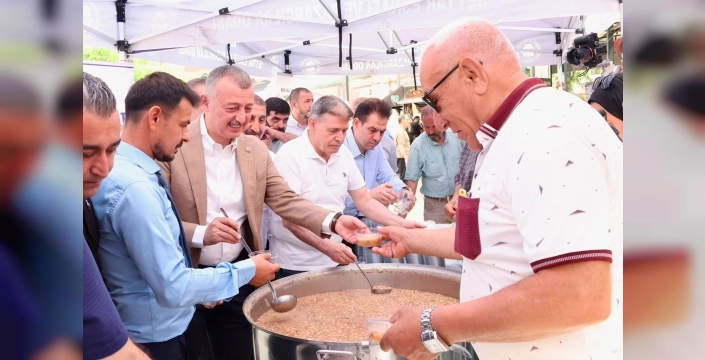Kocaeli'de aşure kazanı kardeşlik için kaynadı