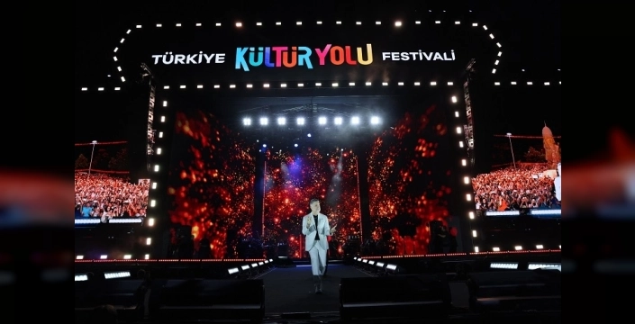 Konya'da Özcan Deniz konseriyle coşku doruğa ulaştı