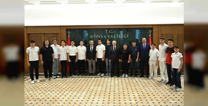 Konya'da valilik ve belediye başkanından şampiyon öğrencilere kutlama