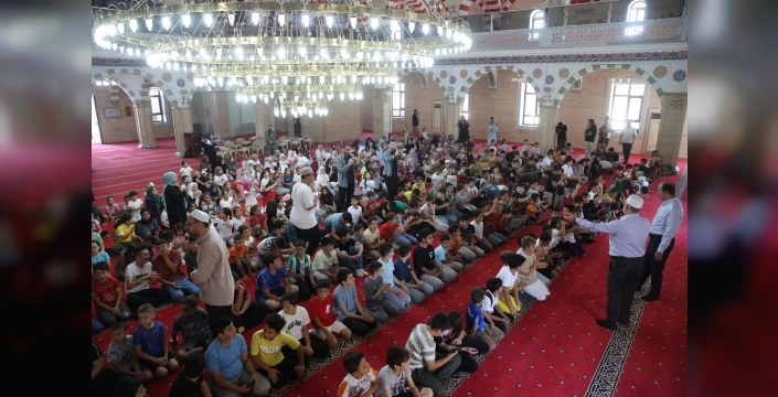 Konya'da Yaz Kur'an Kursları Cami Avlularını Şenlendiriyor: Başkan Altay'dan Öğrencilere Ziyaret