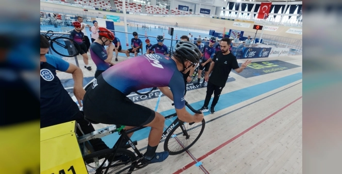 Konya pistinde geleceğin şampiyonları ilk sınavını verdi: 200 sporcu podyum için pedal çevirdi