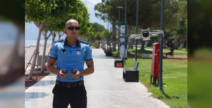 Konyaaltı'nda gökyüzünden denetim: Drone'lar zabıtaya destek veriyor