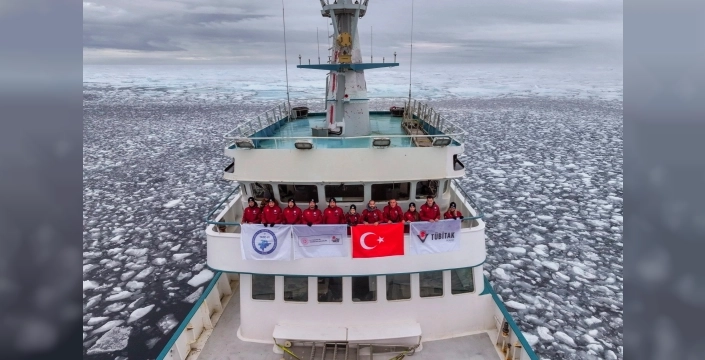 Kuzey Kutbu buzullarında tehlike çanları: Türk bilim insanları iklim değişikliğinin izini sürüyor