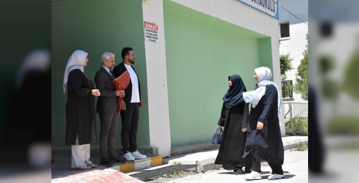 LGS'de 500 tam puan alan Meryem'in hedefi Kartal Anadolu İmam Hatip Lisesi