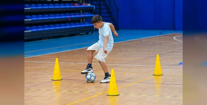Maltepe'de minik sporcular futsal ve masa tenisiyle buluştu