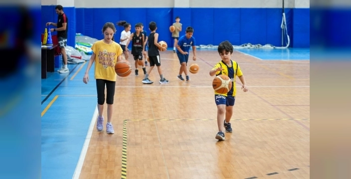 Maltepe'de minikler spora doyuyor: Yaz kursları minik kalplere spor sevgisi aşılıyor