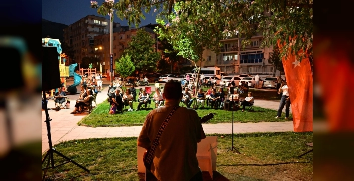 Manisa semalarında akustik melodiler yankılandı: Yaz akşamlarına müzik dopingi