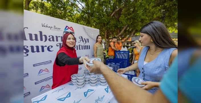 Mersin'de 19 bin kişiye aşure ikram edildi