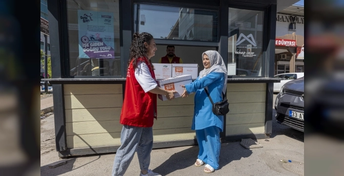 Mersin'de anne adaylarına süt desteği: 98 bin paket dağıtıldı