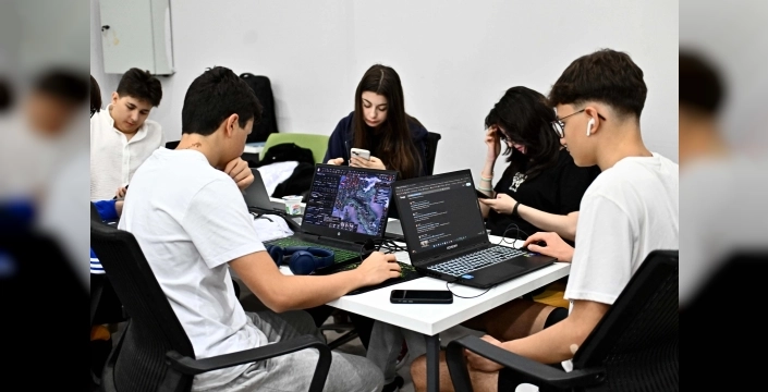 Muratpaşa Belediyesi'nden yapay zeka ile marka yaratma eğitimi