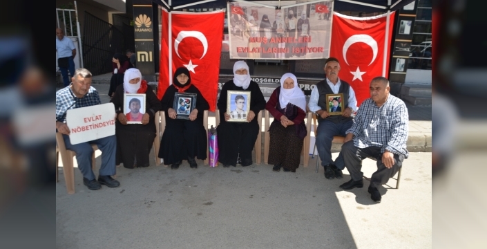 Muş'ta aileler, kaybolan çocukları için eylemlerine devam ediyor