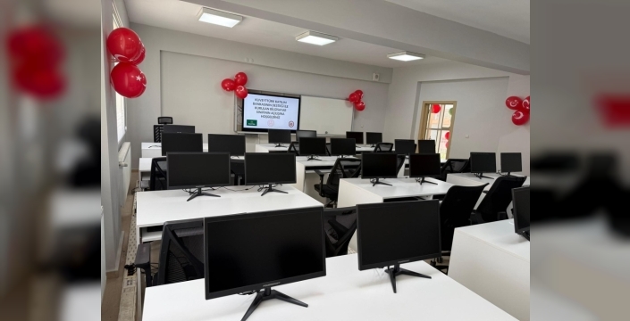 Muş'ta teknoloji rüzgarı! Kuveyt Türk'ten 'Geleceğe Yazılım' hamlesiyle bilgisayar laboratuvarı açıldı