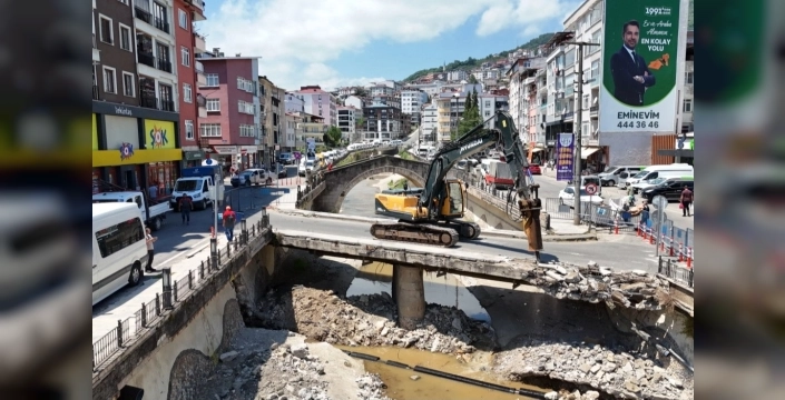 Ordu'da Bülbül Deresi köprüsü yenileniyor, taşkın riski azalıyor