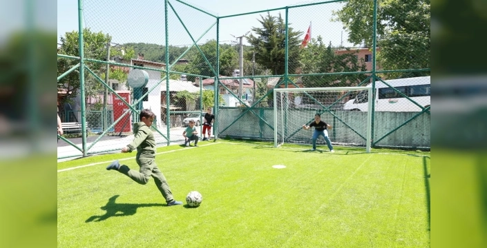 Osmangazi'de çocukların futbol hayali gerçek oldu: Güneybudaklar'a yeni halı saha
