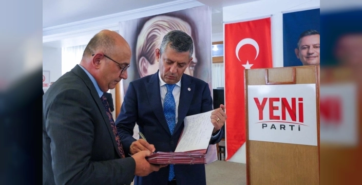 Özgür Özel, YENİ Parti'nin başkanlık koltuğuna oturdu