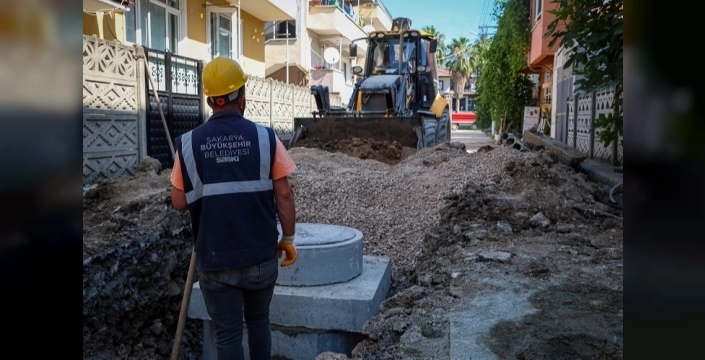 Sakarya'da yağmur suyu altyapısına dev yatırım: İstiklal Mahallesi'nde 3.5 km'lik hat döşeniyor