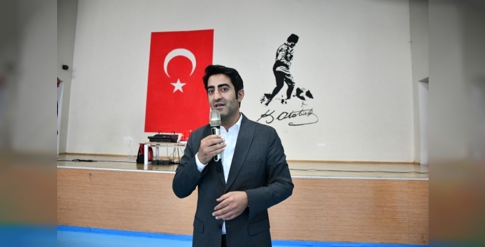 Sarıkamış'ta bin çocuğa spor forması dağıtıldı