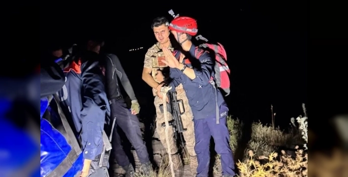 Şırnak'ta dağlık arazide mahsur kalan iki kişi, nefes kesen operasyonla kurtarıldı