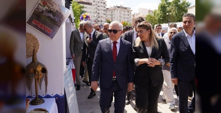 Sivas'ta Yaşayan Miras Şöleni ile kültürel zenginlikler sergilendi