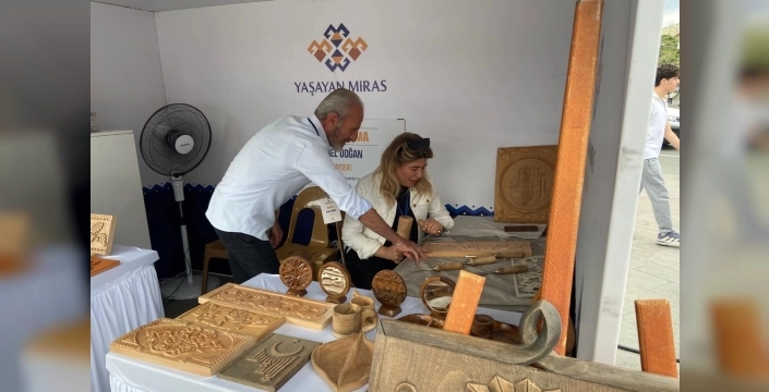 Talas Belediyesi'nin ahşap ustalığı Erzincan'da yankılandı