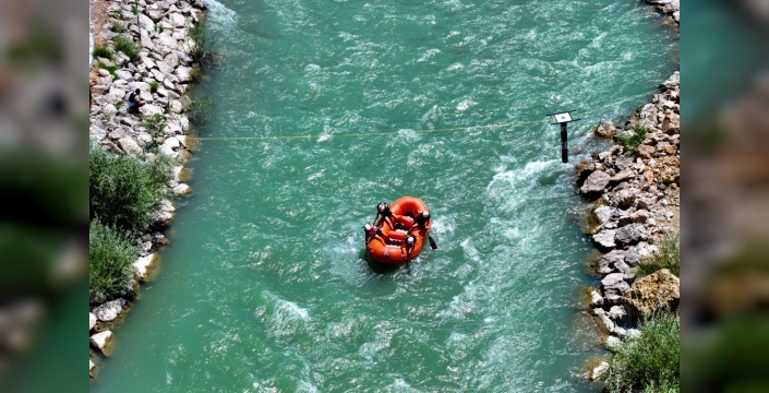Türkiye Rafting Şampiyonası'nın üçüncü ayağı Çatak'ta başladı
