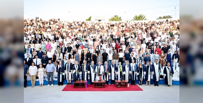 Yeni adalet neferleri yeminle göreve: Dokuz Eylül'de mezuniyet coşkusu