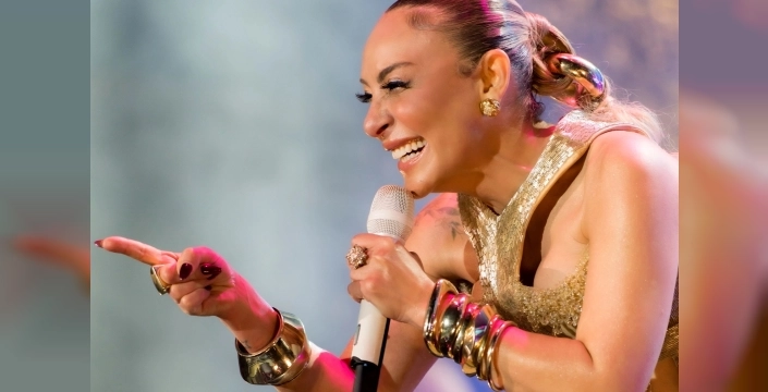 Ziynet Sali konserinde dostunu anarken gözyaşlarına hakim olamadı