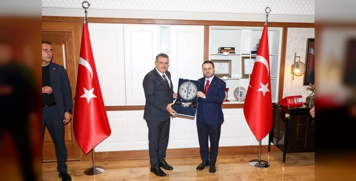 Adalet Bakanı Gürlek, Trabzon Büyükşehir Belediyesi'ni ziyaret etti