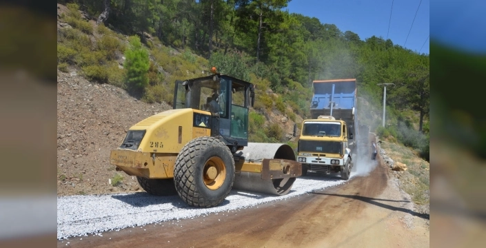 Alanya'da 8 km asfalt döküldü
