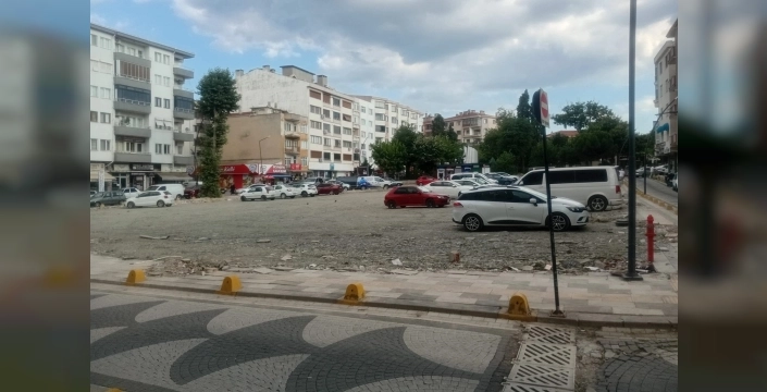 Ali Paşa Çarşısı'nın arazisi otopark oldu, toz sorunu gündemde