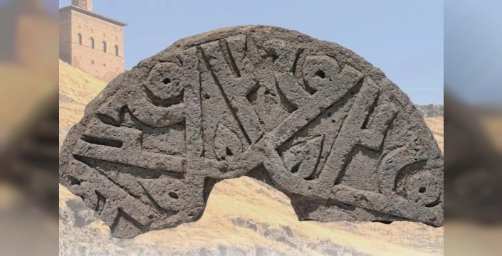 Ani'de Selçuklu dönemine ait taşta 'Hz. Muhammed' yazısı bulundu