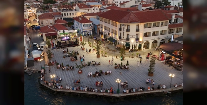 Ayvalık, otoparktan kurtuldu: Tarihi Gümrük Meydanı yeniden canlandı