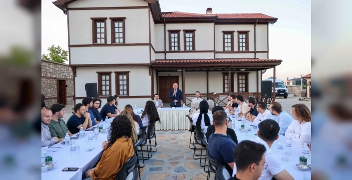 Başkan Kavuş gençlerle Meram müzesinde buluştu