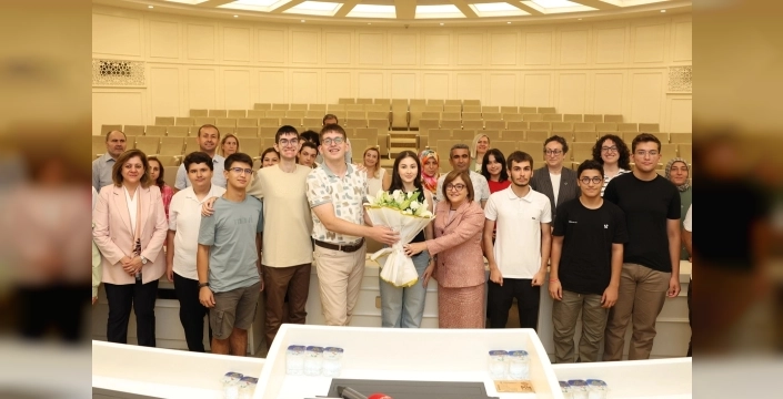 Başkan Şahin, YKS ve LGS dereceli öğrencilerle buluştu
