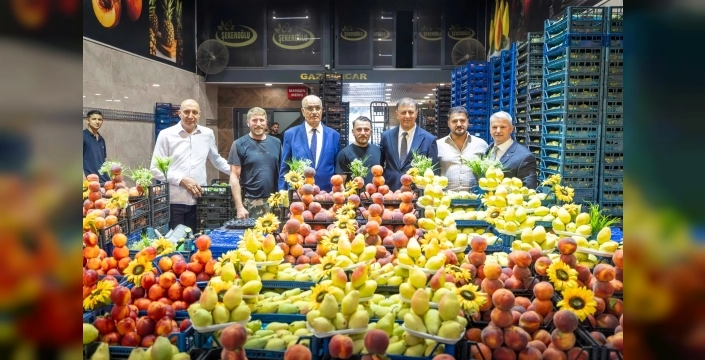 Başkan Tugay sebze halini ziyaret etti