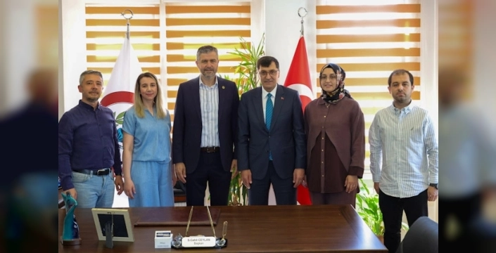 Belediye başkanı eczacı odasını ziyaret etti