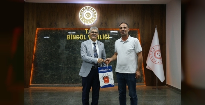Bingöl'de Alzheimer hastalarına takip cihazı dağıtıldı