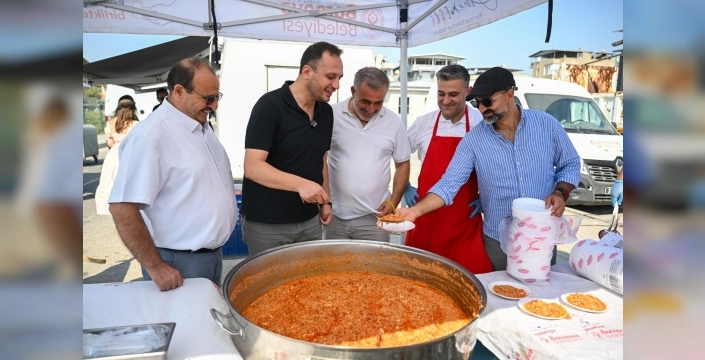 Bornova'da kent bostanında menemen şenliği düzenlendi
