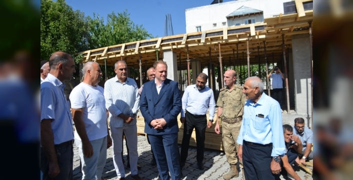 Bulanık'ta hayırseverlerin desteğiyle yükselen cami için ilk adım atıldı