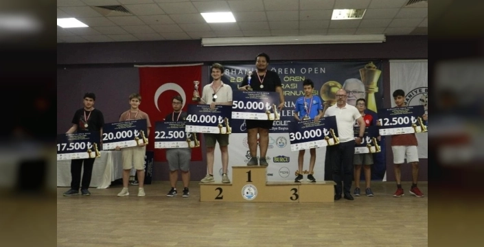Bursa Büyükşehir Belediyespor'dan satranç turnuvasında çifte zafer